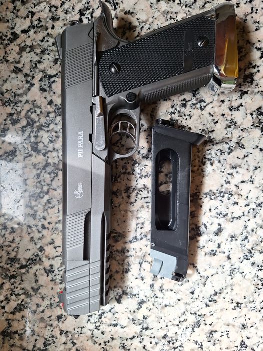 Pistol airsoft co2