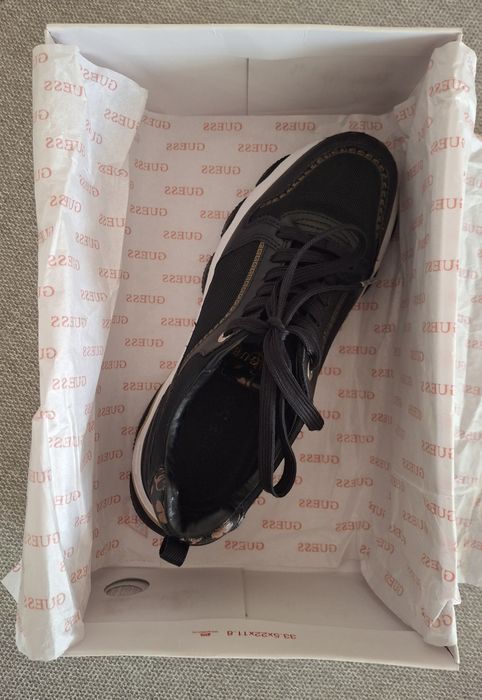 Оригинални маратонки Guess