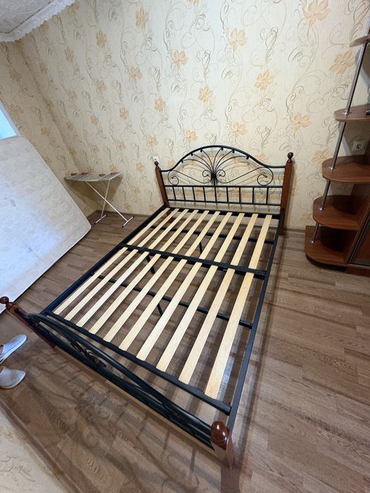 Продам двуспальную кровать