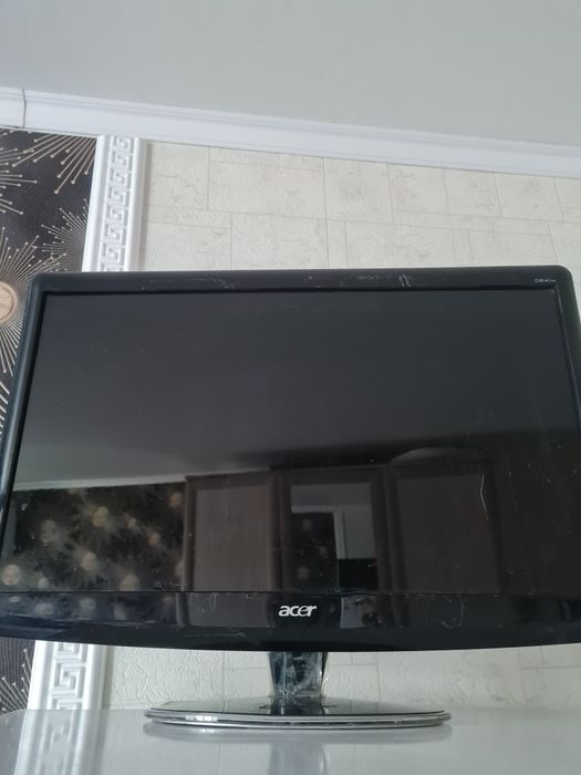 Продам монитор  б/ у  цена 10 тыс.