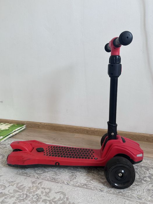 Самокат с дымом с музыкой +с блютузом