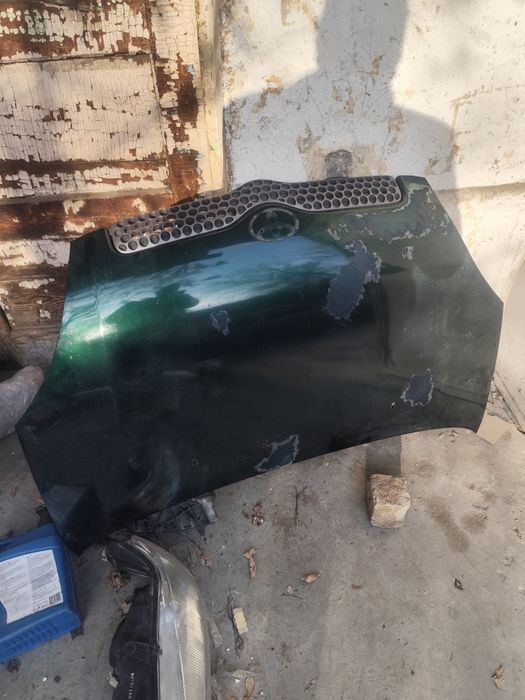 Преден капак за toyota yaris с решетка от 99до 2003