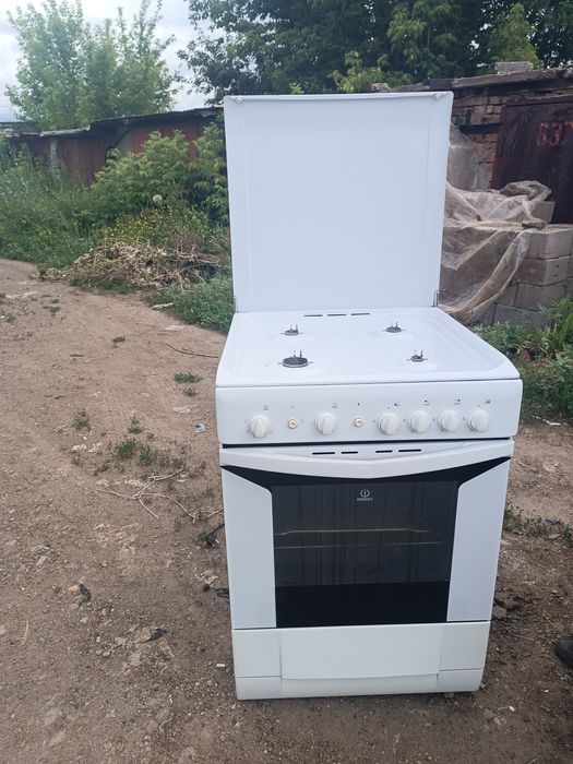 Продам газовую плиту
