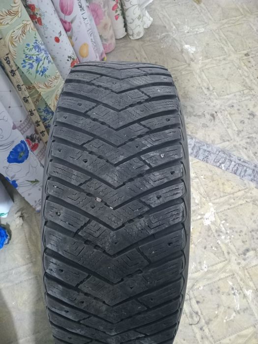 Продам зимние шины R 19.