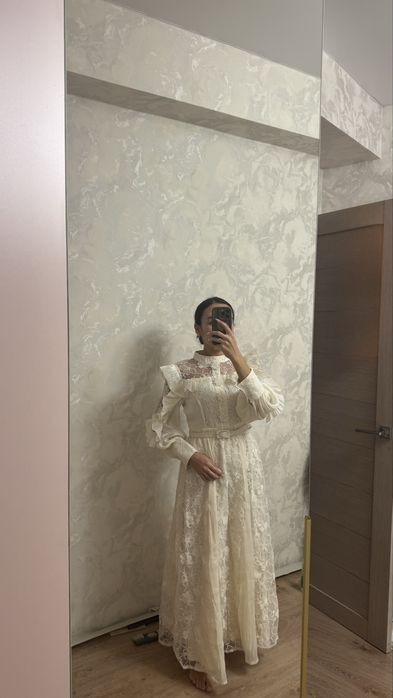 Платье белое нарядное
