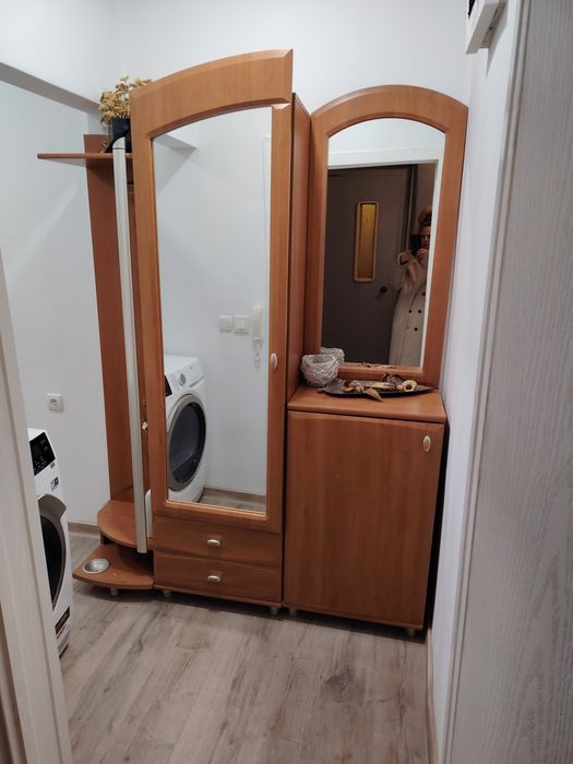 Мебел за антре-много много удобна