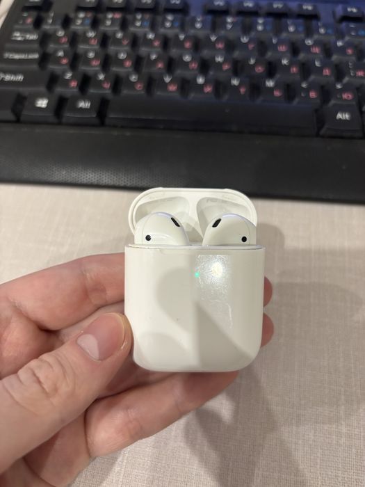 AirPods 2 a2031, Б/у (бонусом чехлы)