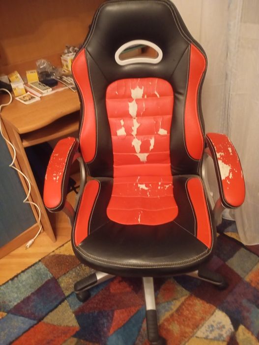 Scaun pentru calculator,gamesuri,poate fi retapițat, rezistent