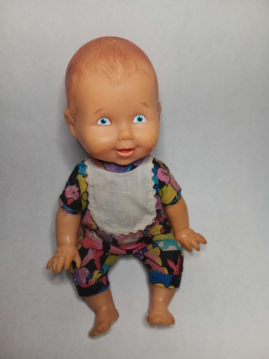 Papusa veche Aradeanca Antonel,haine originale, perioada comunista RSR