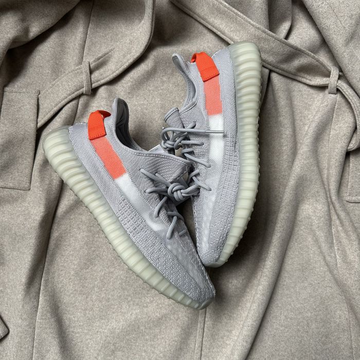 Pantofi Sport Adidas Yeezy 350 V2 Tail Light Gri Orange 100% Originali
