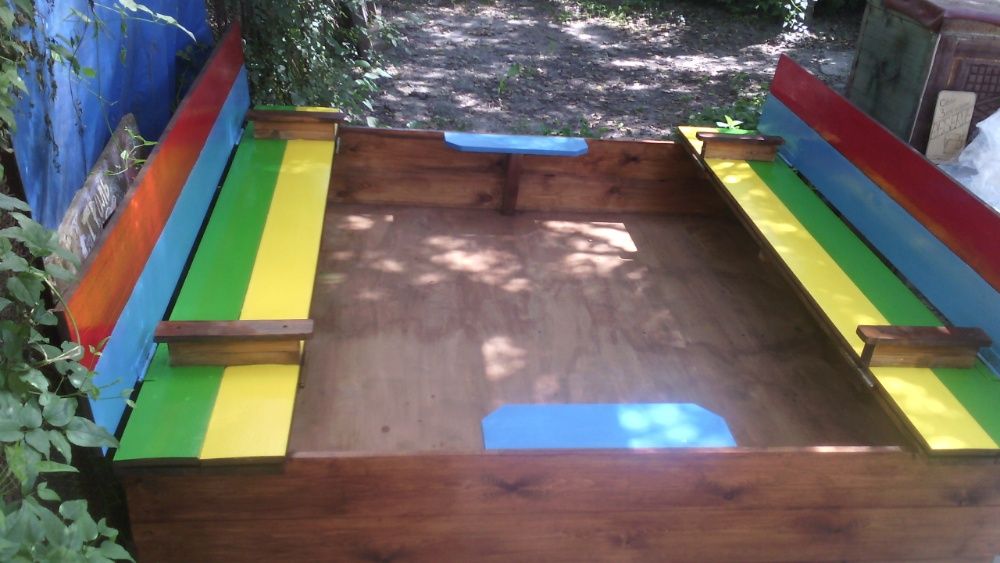 Продаётся детский игровой набор дом+песочница.