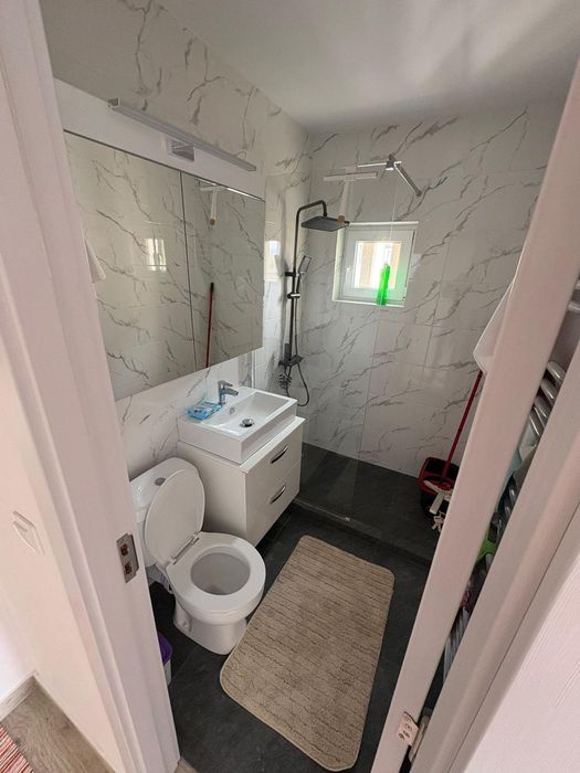 Închiriez apartament