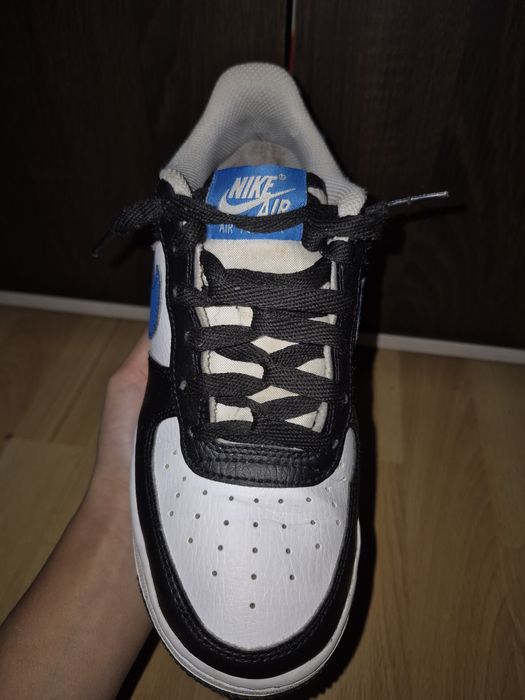 Vând AFI albi cu negru și albastru la cel mai bun pret‼️