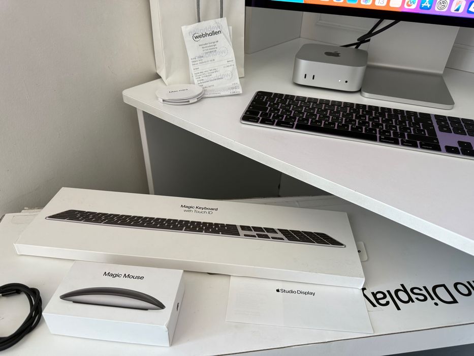 Mac mini m4 + Apple Studio Display + Apple Keyboard + Magic Mouse