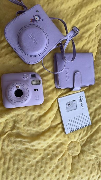 Камера instax.  .