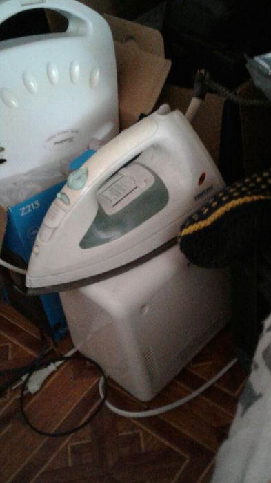 Утюг  на запасные части.