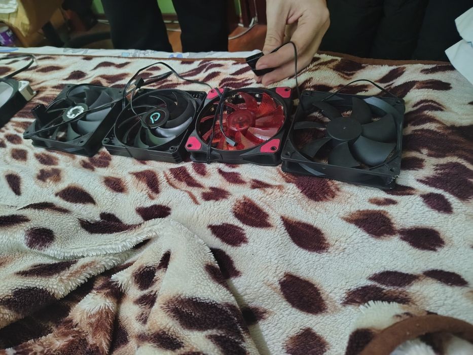 Vând ventilatoare calculator