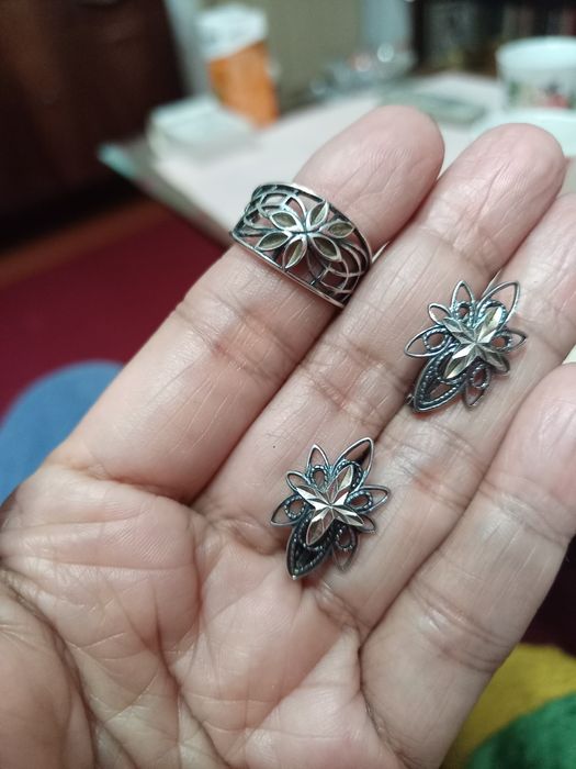 Продам серебряные серьги  925 проба