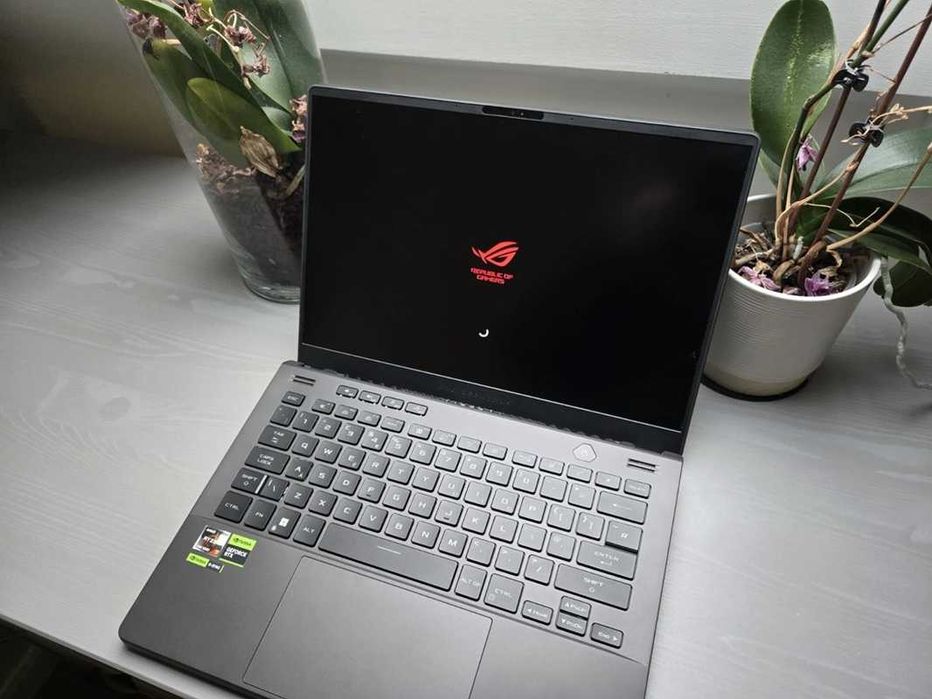 Геймърски лаптоп Asus Rog Zephyrus G14 2023, R7, 4060 RTX, 48GB Ram