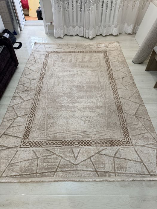 Продается ковер в хорошем состоянии