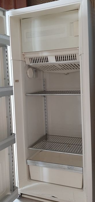 Холодильник ЗИЛ, б/у в рабочем состоянии.