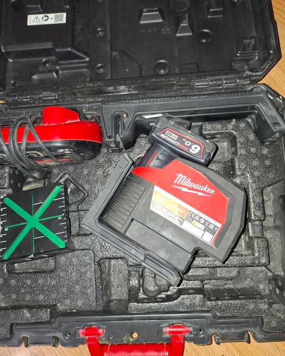 MILWAUKEE M12 CLLP-0C Линеен лазерен нивелир