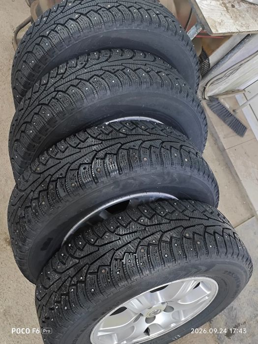 Продам шины без дисков . 225/70/16suv