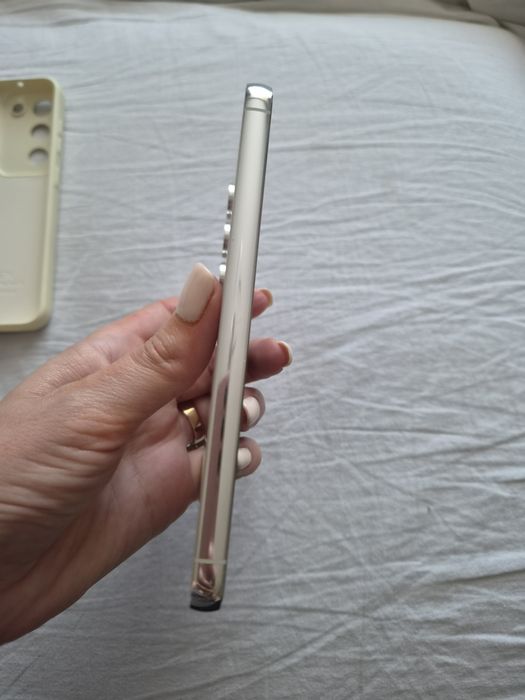 Много запазен телефон Samsung  S23