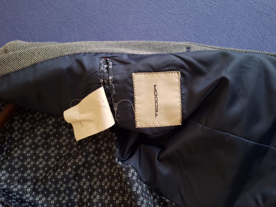 Продавам мъжко спортно сако TEODOR