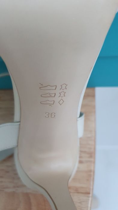 Продам босоножки Baver новые