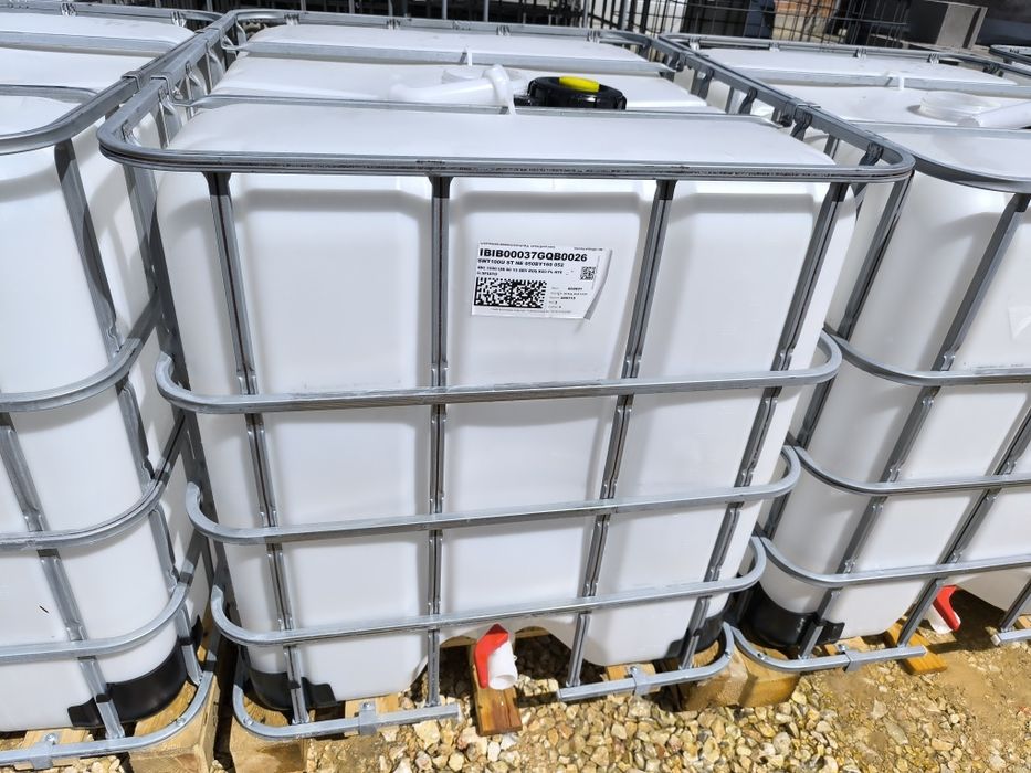 Бидони 1000 литра .Цистерни един тон на метален палет с решетка