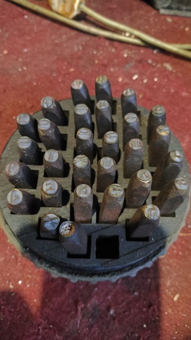 Шрифты-клеймо по металу