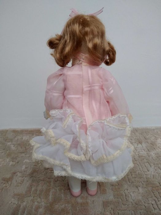 Papusa de portelan bibelou