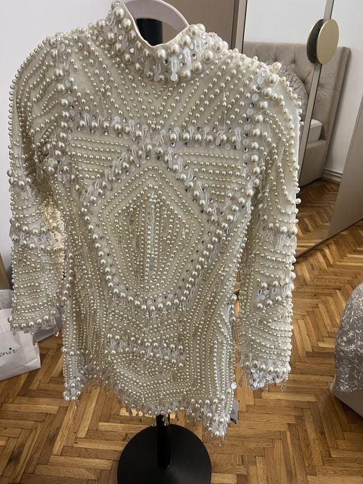 Vand rochie evenimente alb/crem lucrata manual