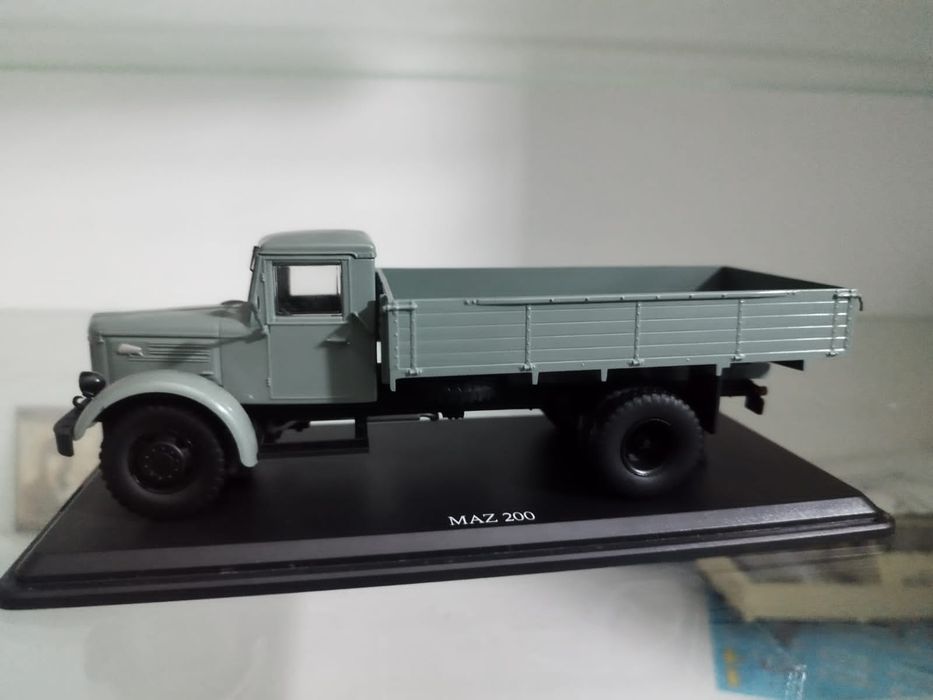 Продам модель МАЗ 200 1/43