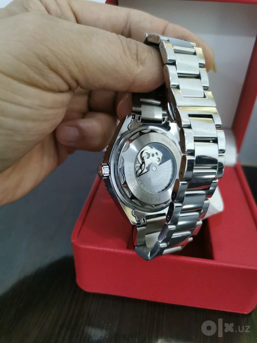 Omega soat yangi holatda