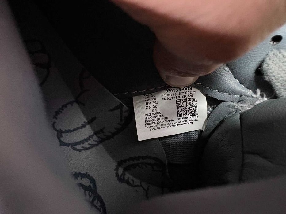 Nike Air Jordan 4 Retro Kaws