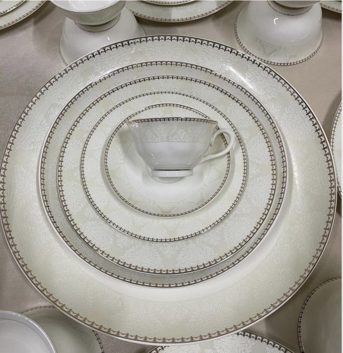 Сервиз на 12 персон, 105 предметов
