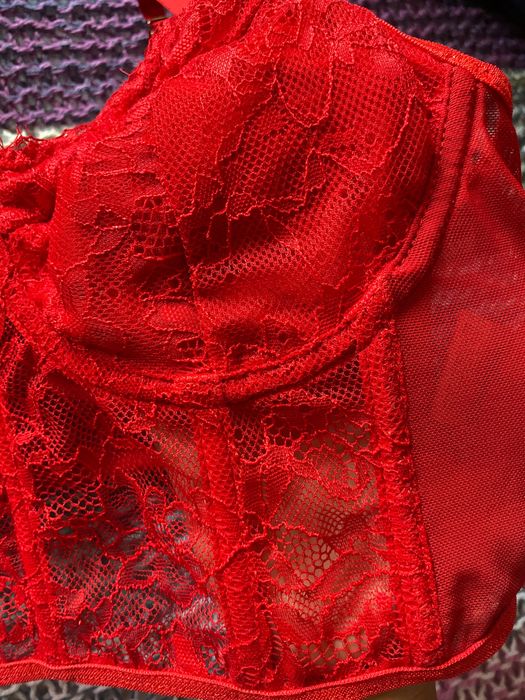 Дамски дрехи несъ носени