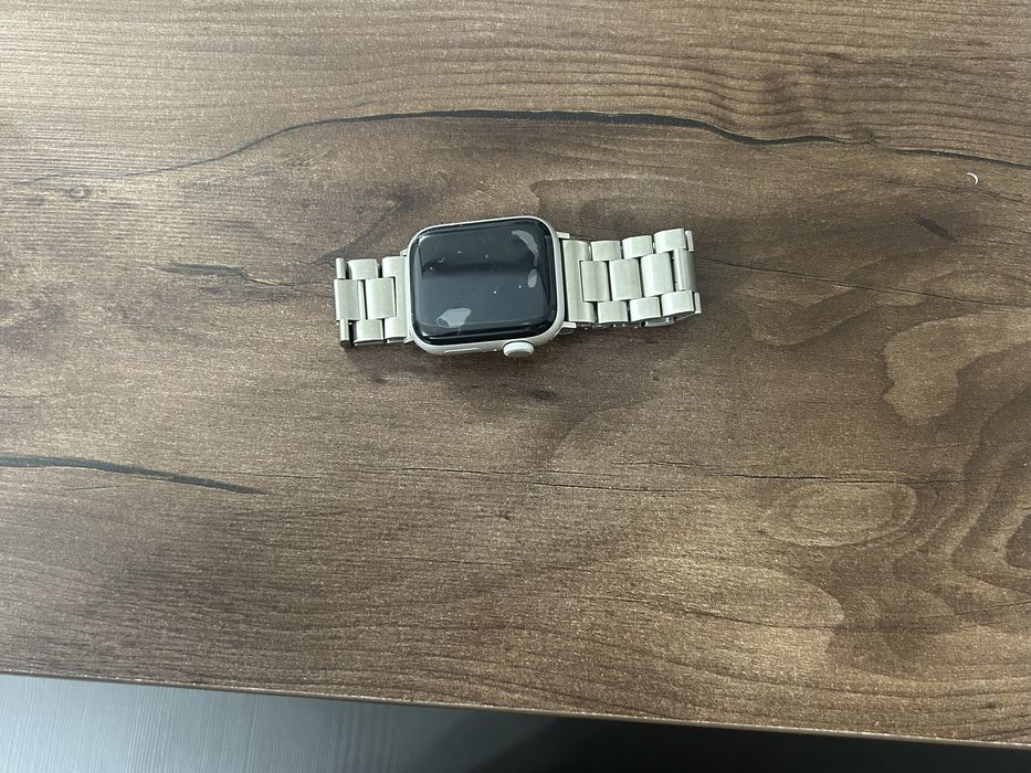 Смарт-часы Apple Watch SE 40 мм серебристый