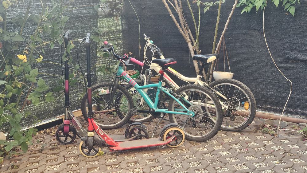 Vand toate impreuna! 2 trotinete, 2 bicicleta!