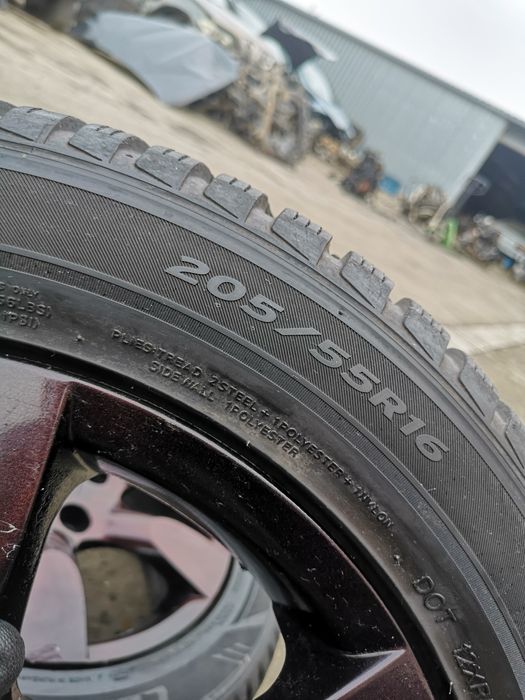 Jante originale Peugeot cu anvelope, cauciucuri iarnă Laufen 205 55 16