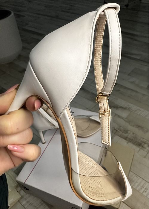 Туфли белые стильные