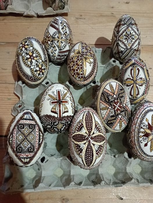 Oua încondeiate  cu ceara in relief