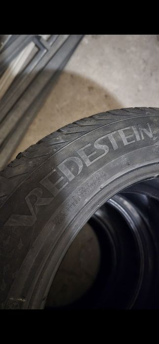 225/55 R17 vredestein
