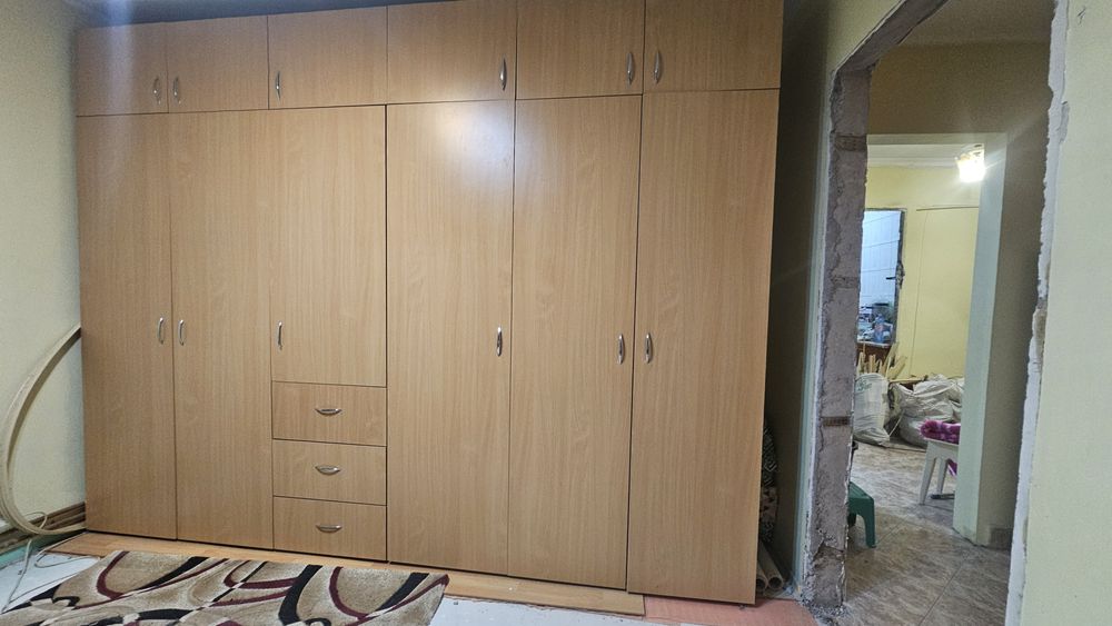 Vând dresing în stare perfectă