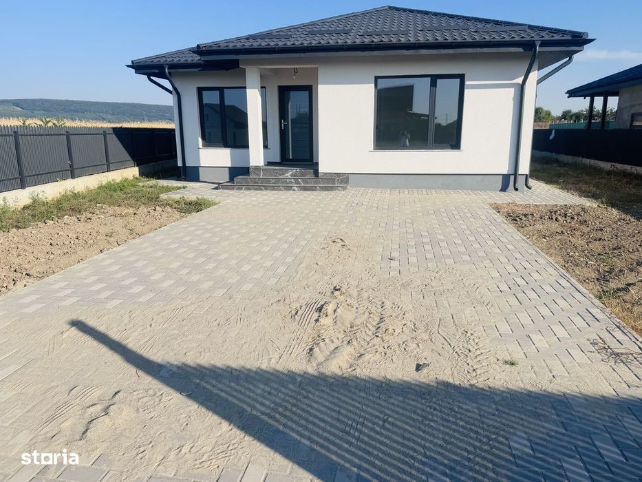 Casa de vânzare, 3 camere, curte mare