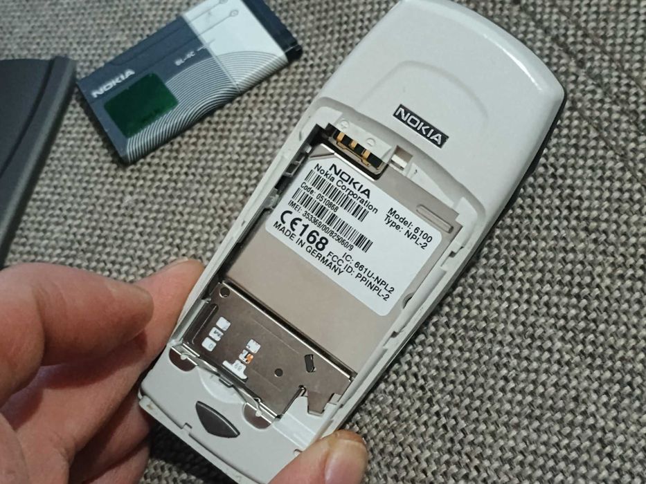 Nokia 6100 един собственик със зарядно