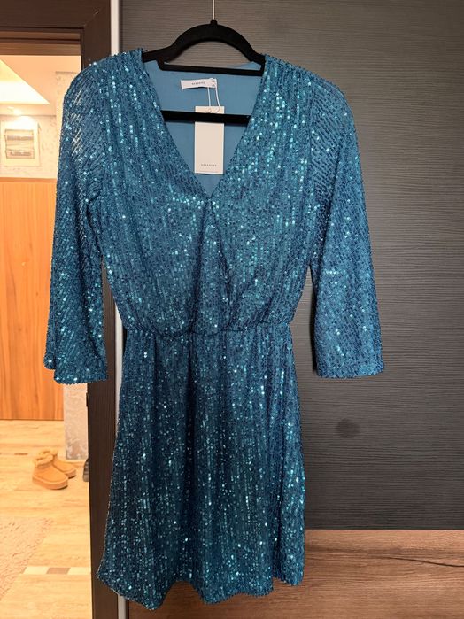 Синя рокля с пайети Reserved