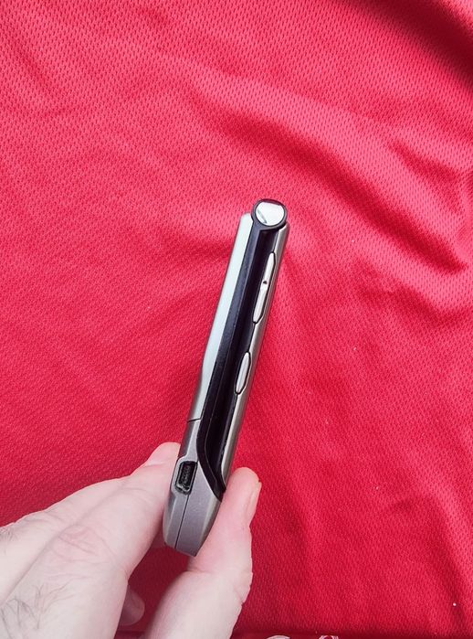 Motorola RAZR V3i + charger ( unlocked)